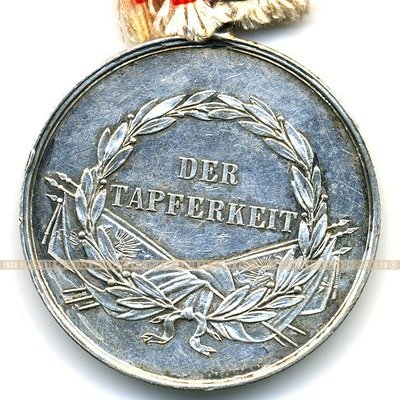 Австро-Венгрия. Памятная почетная военная медаль и медаль за храбрость.
