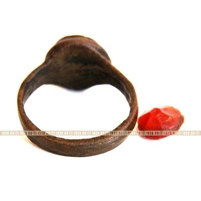 Старинный русский перстень из бронзы с псевдодрагоценным камнем  - стеклярусом, 18-19 век.