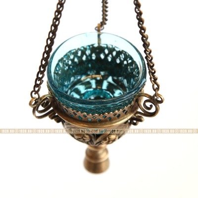 Латунная подвесная старинная лампада со стаканчиком из голубого стекла. Высота 10 см. Царская Россия