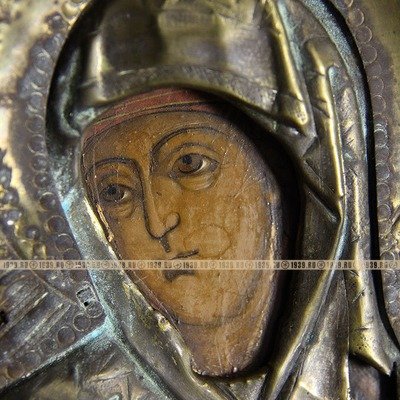 Старинная икона 19 века Пресвятая Богородица Нечаянная Радость с окладом.