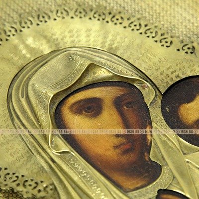 Большая старинная икона 19 века Пресвятая Богородица Казанская в золоченом объемном окладе.