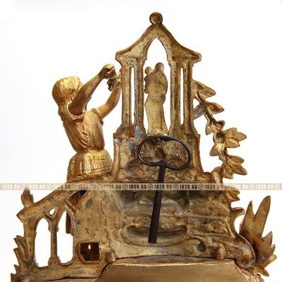 Старинные бронзовые каминные часы с маятником, фирма Les Japy Fils - 