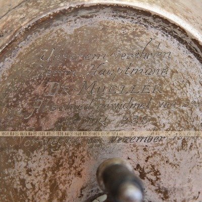 Старинный бочонок для рома или коньяка из посеребренной бронзы с дарственной надписью герою Нарвика из 236 пехотного полка Вермахта 1940 год.