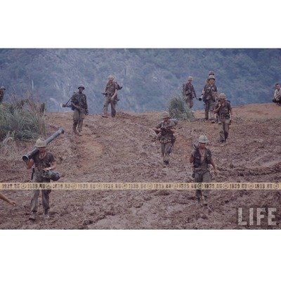 Старая бензиновая зажигалка Park Sherman модель Storm King времен войны во Вьетнаме с девизом и эмблемой WAR (Война) Viet Nam DA NANG 1969-70.