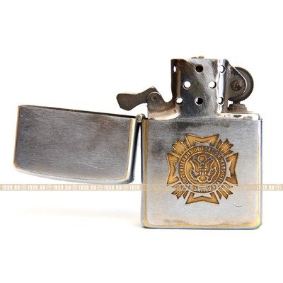 Старая бензиновая зажигалка Zippo времен войны во Вьетнаме. Pat 2517191 - выпуск 1962 г