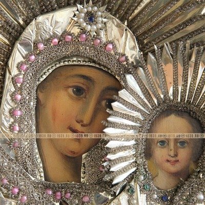 Старинная икона Пресвятой Богородицы Казанской в серебристом окладе со стразами. Юг России, рубеж XIX-XX века.
