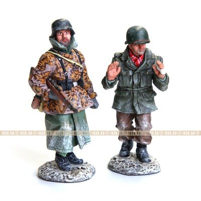 Набор оловянных солдатиков солдат Waffen-SS конвоирует пленного американца 1944 год