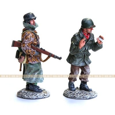 Набор оловянных солдатиков солдат Waffen-SS конвоирует пленного американца 1944 год
